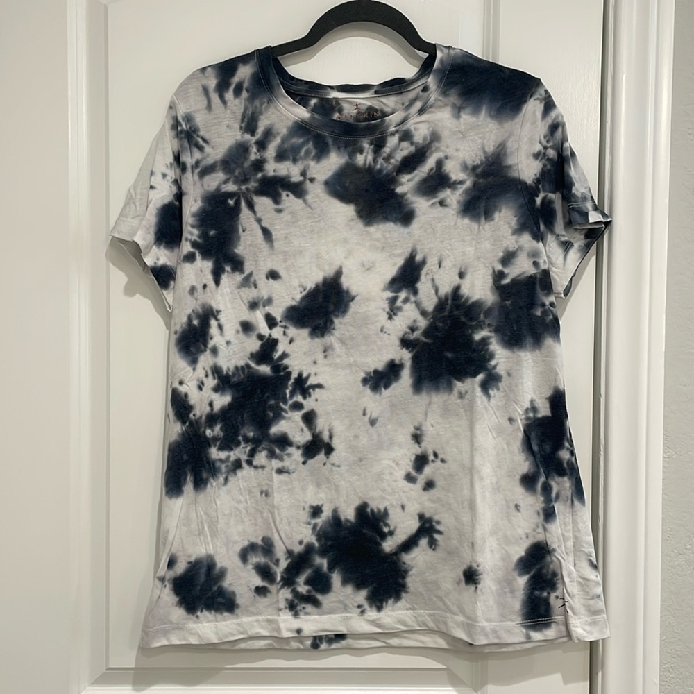 Like new women’s Danskin t-shirt.  Size large